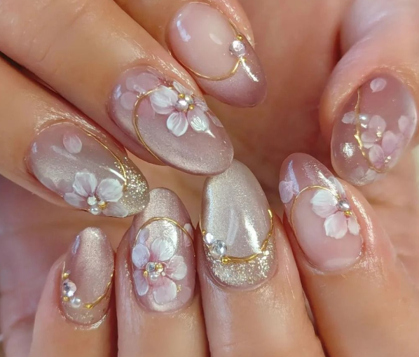 Inspirasi Nail Art Glitter Mewah untuk Tampilan Elegan
