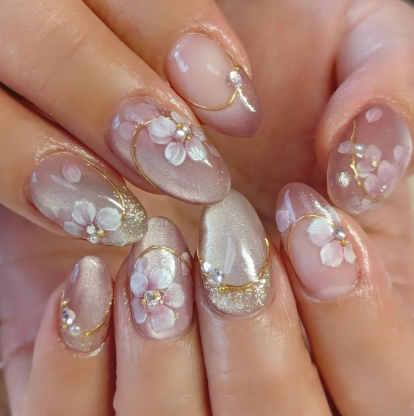 Inspirasi Nail Art Glitter Mewah untuk Tampilan Elegan