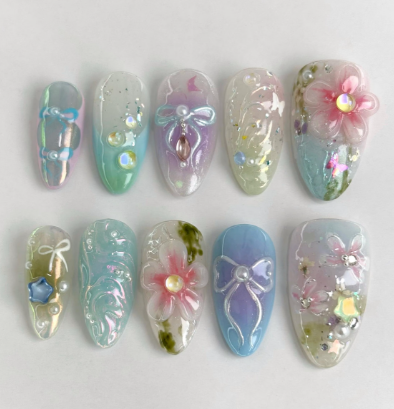 Desain Nail Art Glitter Cantik untuk Gaya Kekinian