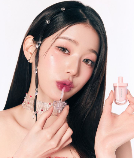 Glossy Lips Rahasia Bibir Berkilau yang Tampak Cantik dan Elegan